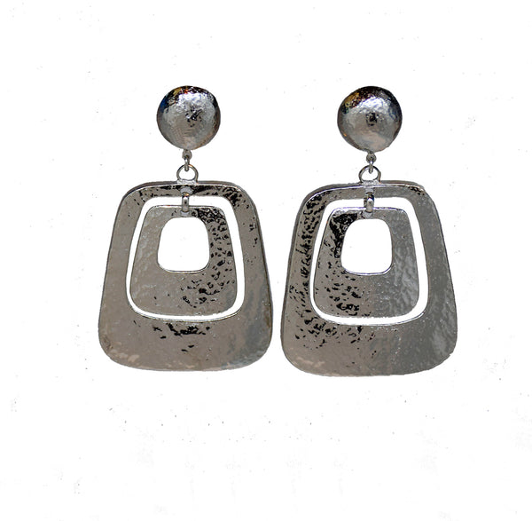 Silver hammered double square drop clip earring 124